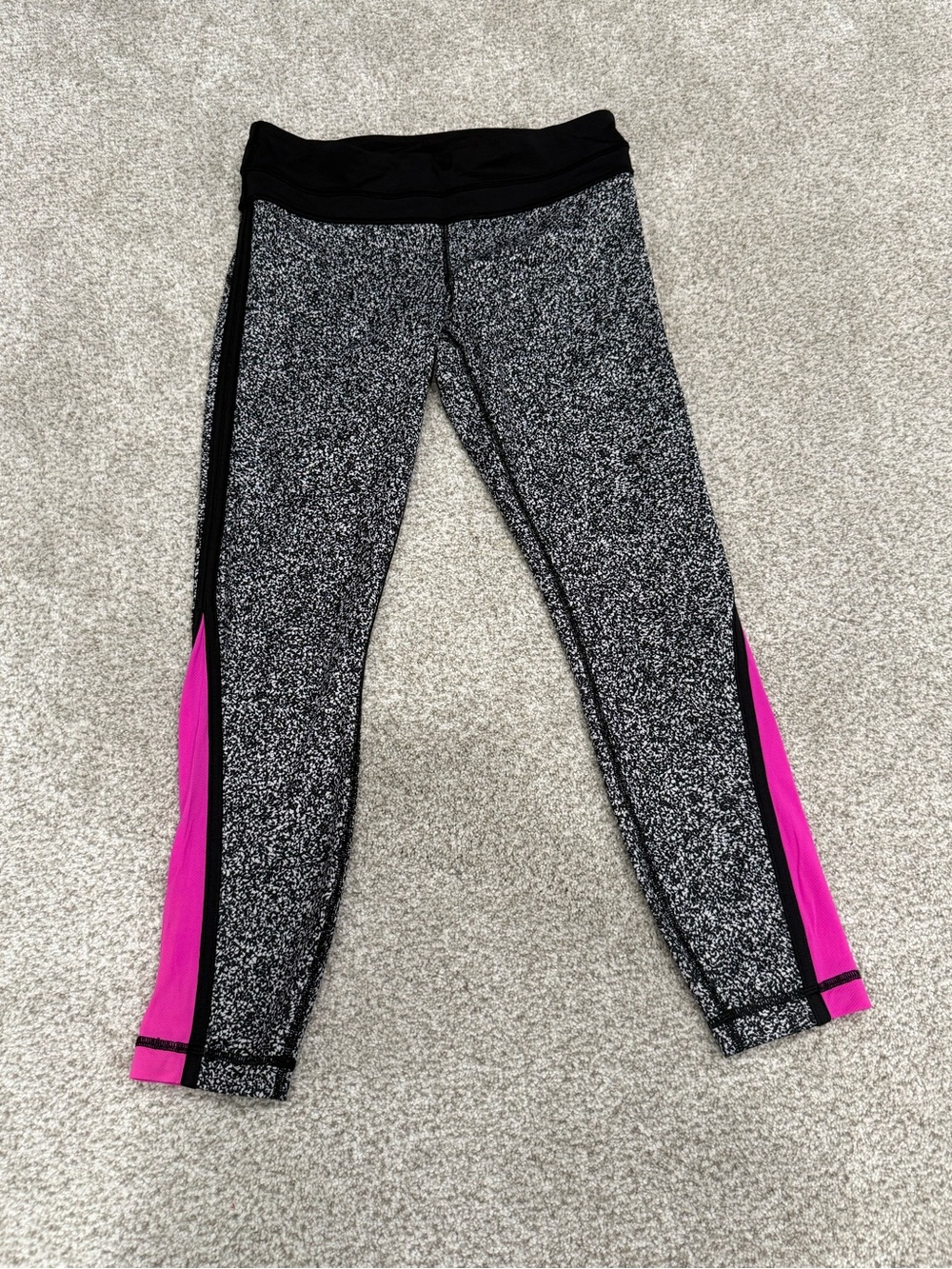 Lululemon Pace tight flashback static